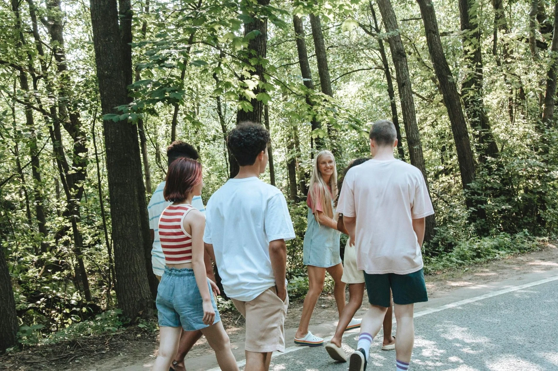 People walking together, official Ayuda website photography